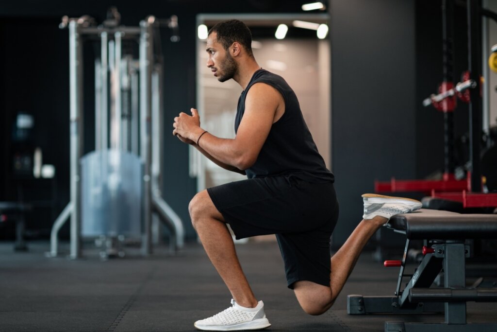 Agachamento búlgaro: 5 motivos para incluir o exercício na sua rotina