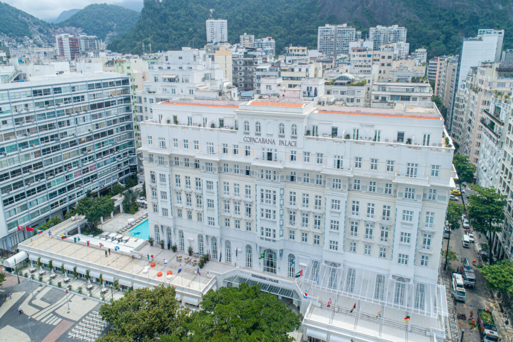 Hotéis de luxo: 12 destinos pelo mundo frequentados por famosos e bilionários