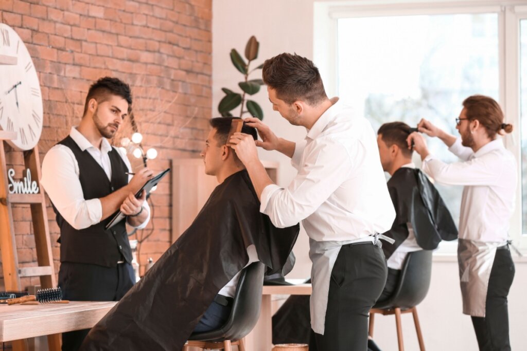 Dia do Barbeiro: descubra como ganhar destaque no mercado de beleza masculina