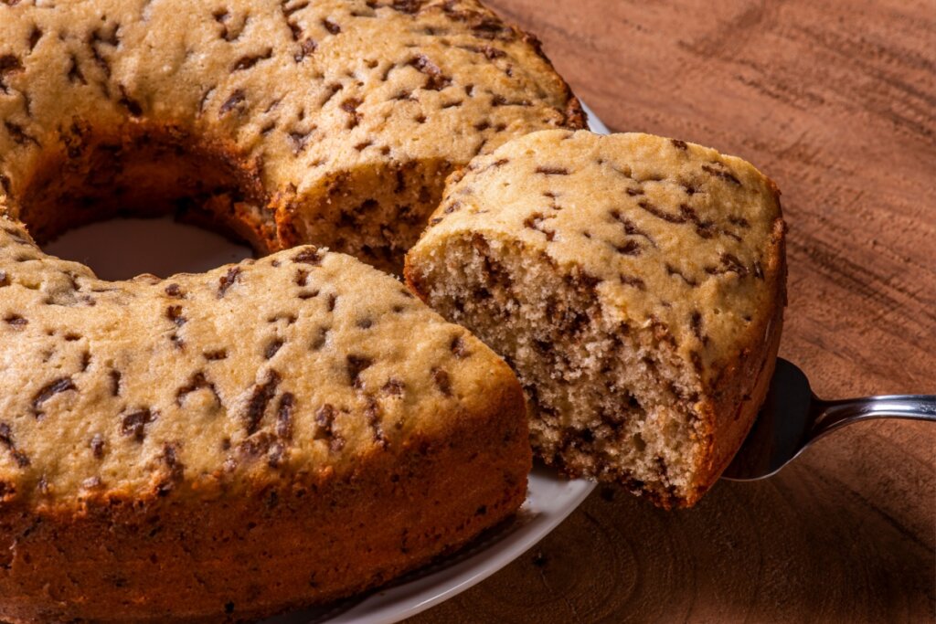 Café da tarde: 4 receitas de bolo de liquidificador fáceis e deliciosas