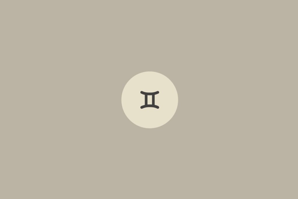 Imagem minimalista com fundo bege claro e o símbolo do signo de gêmeos centralizado dentro de um círculo em tom mais claro