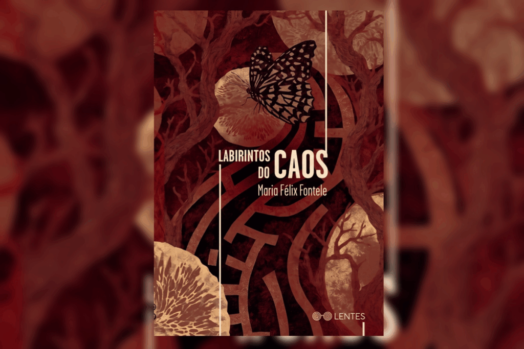 Capa do livro "Labirintos do Caos", com a ilustração de uma borboleta preta em meio a árvores marrons