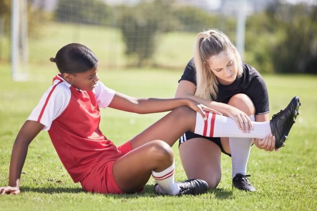 5 lesões que mais afastam jogadores amadores dos gramados