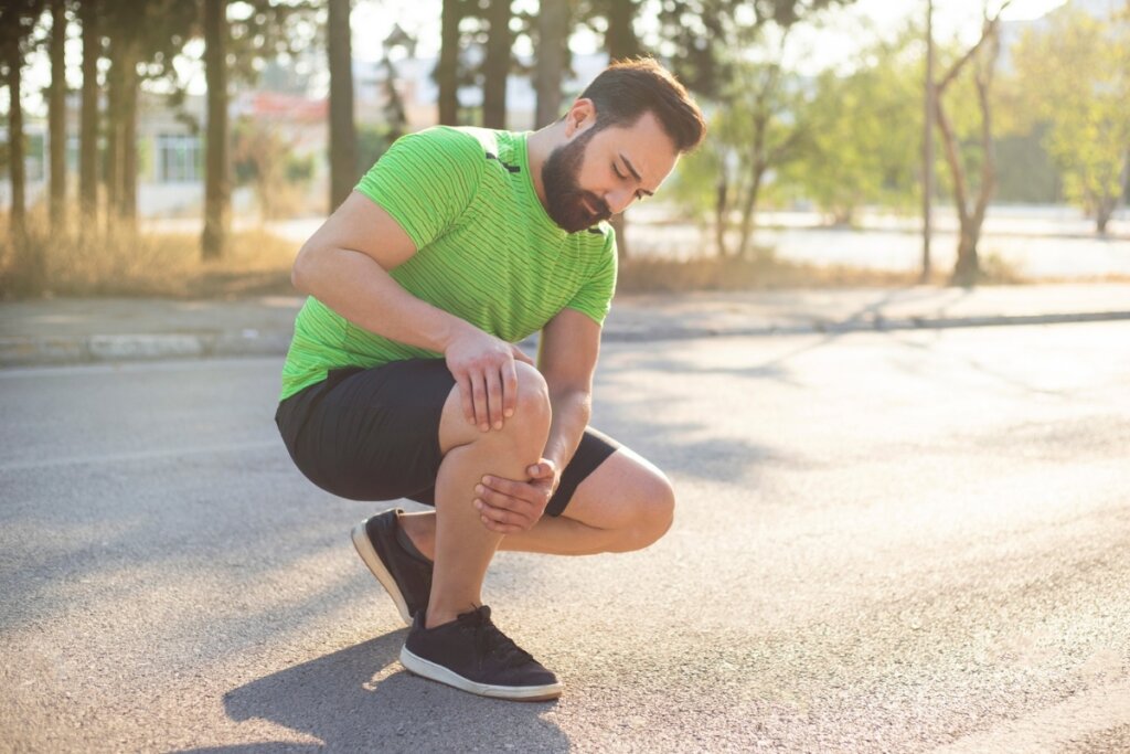 8 sinais de que seu corpo está sofrendo com o excesso de tempo sentado