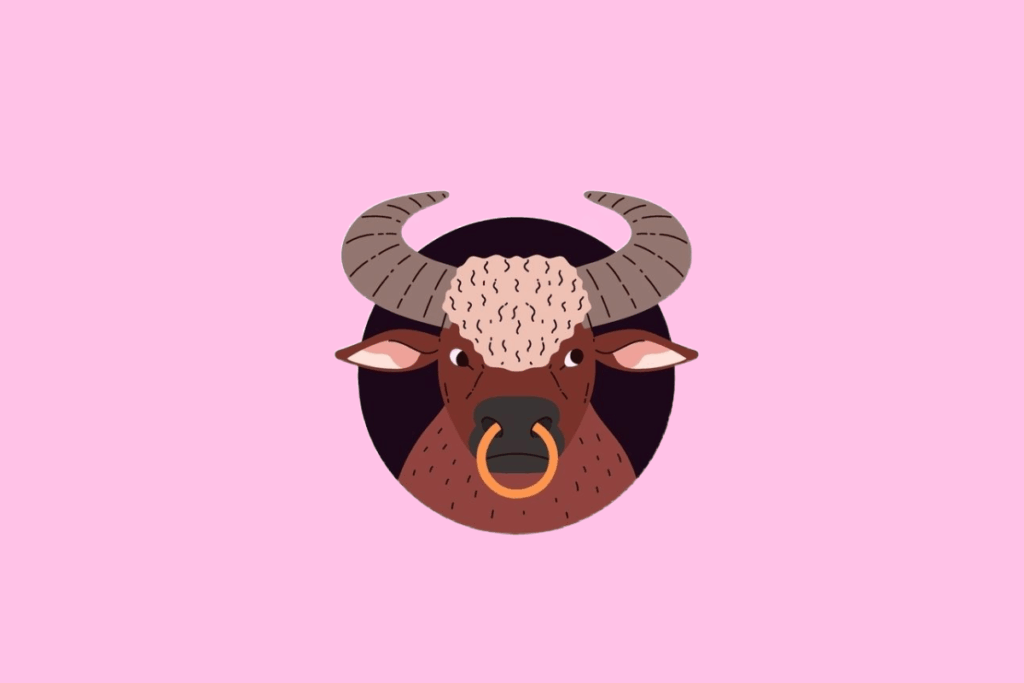 Ilustração frontal da cabeça de um touro marrom com grandes chifres cinzas e uma mecha de pelo bege encaracolado no topo da cabeça. O touro usa um argola dourada no nariz. O fundo da imagem é composto pela cor rosa-claro