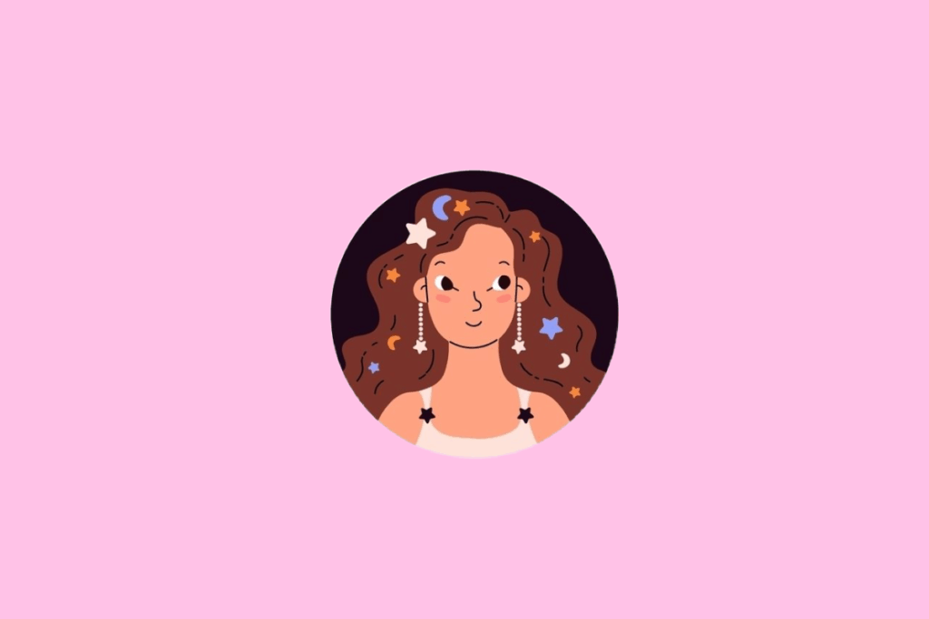 Ilustração de uma mulher jovem com longos cabelos castanhos ondulados, adornados com pequenas estrelas e luas coloridas. Ela usa brincos de pérolas com pingentes de estrela e uma blusa branca de alças finas. O fundo da imagem é composto pela cor rosa-claro