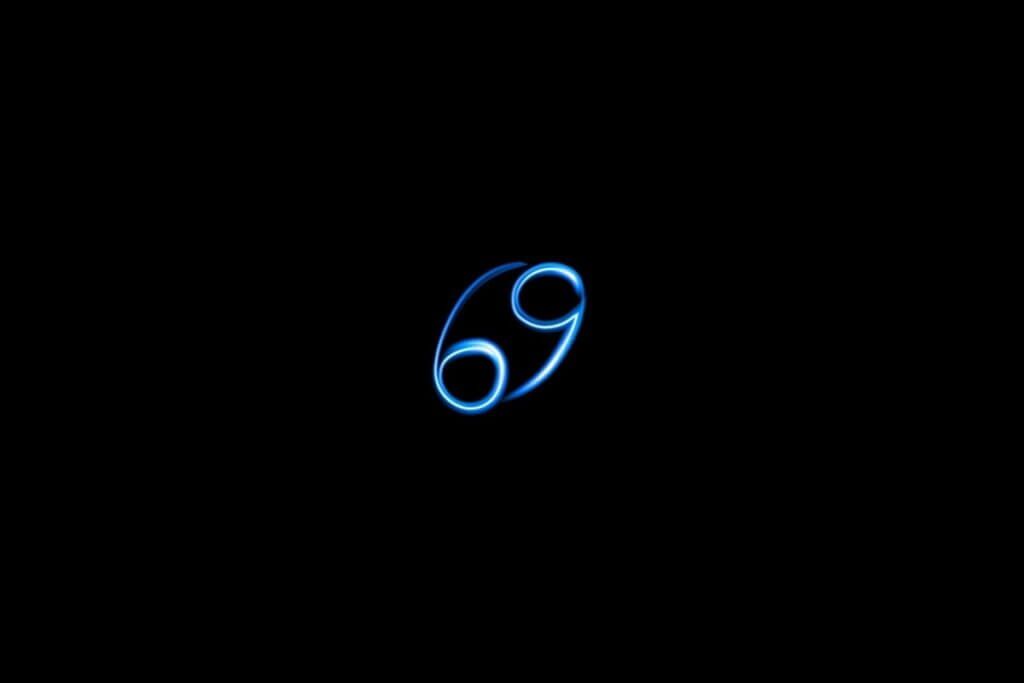 Ilustração do signo de câncer em azul sobre um fundo preto
