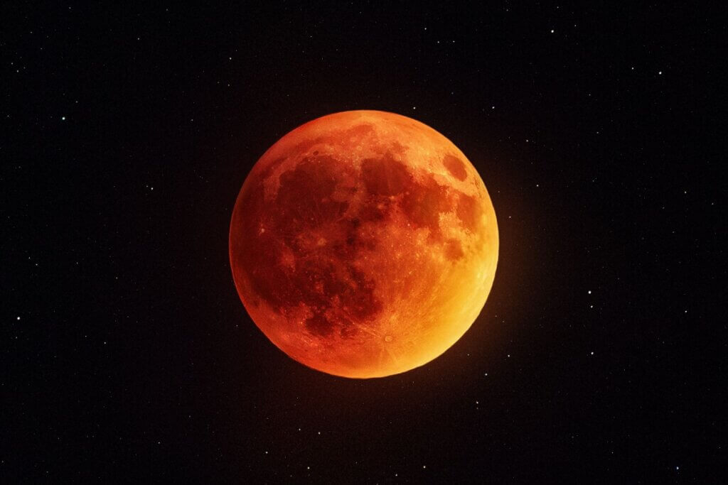 Eclipse de Lua: entenda como ele influencia o mapa astral