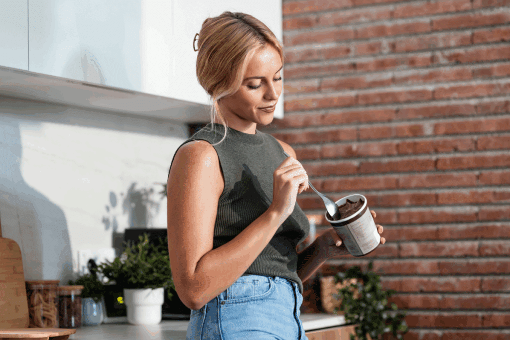 “Fome emocional” na menopausa: entenda como ela pode afetar o emagrecimento