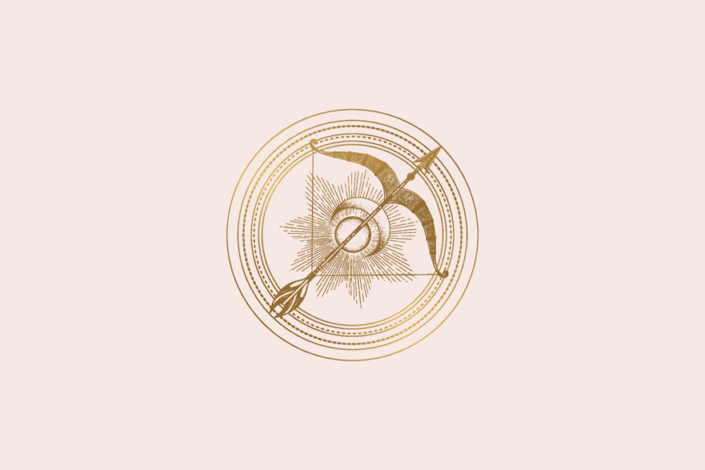Ilustração do signo Sagitário: gravura dourada de um arco com uma flecha na diagonal, apontando para o alto à direita, diante de um sol radiante, dentro de um medalhão de anéis dourados finos e pontilhados; em fundo rosa-claro.
