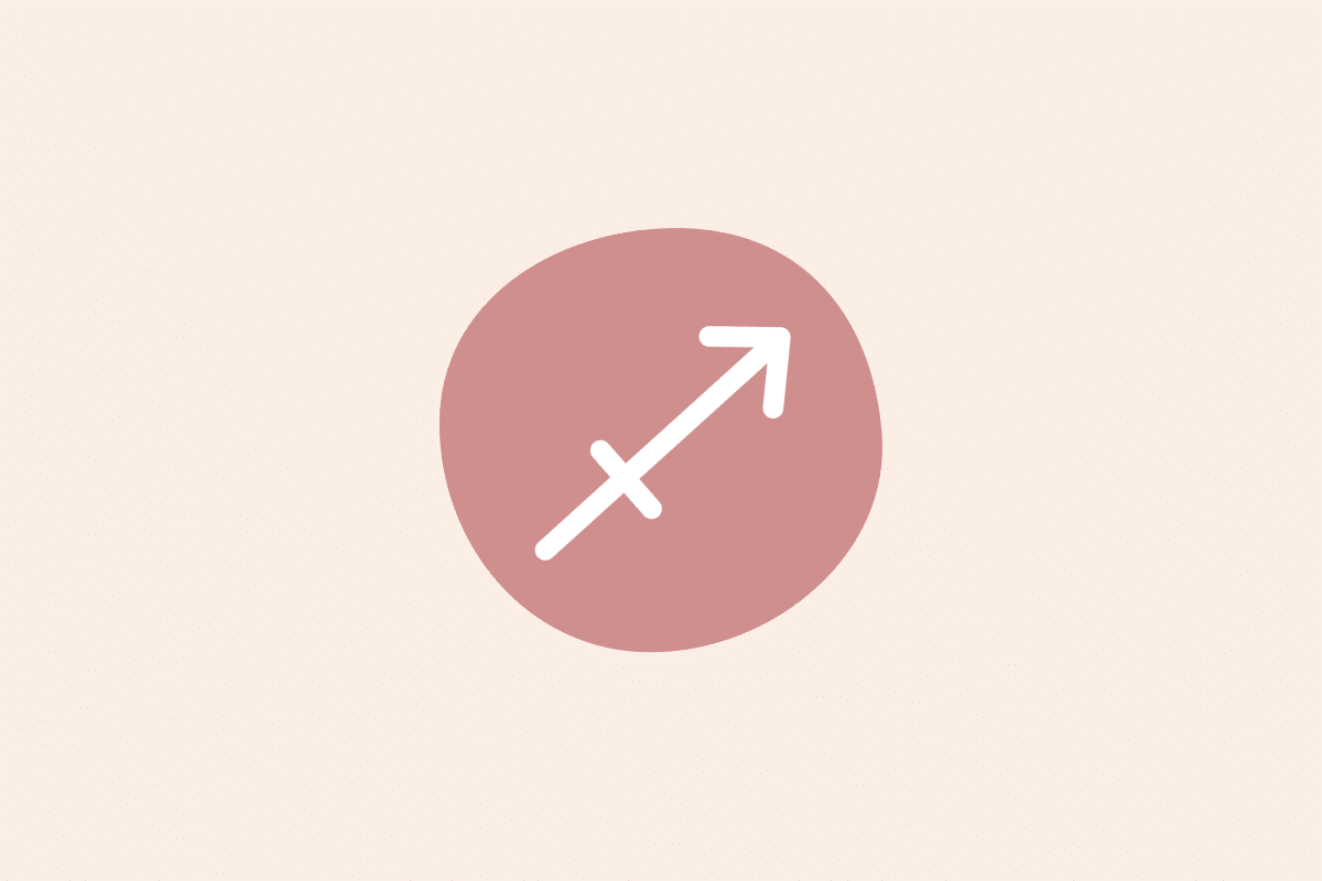 Símbolo do signo Sagitário: traço branco de uma flecha na diagonal apontando para o alto à direita, com um pequeno traço cruzado no meio, dentro de uma mancha arredondada rosa-antigo; em fundo pêssego-claro.