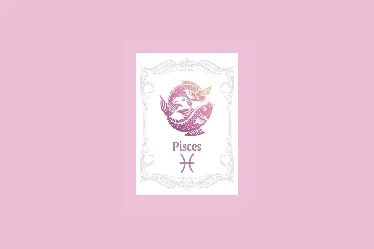 Um cartão branco com uma moldura ornamentada em rosa claro contém a ilustração de dois peixes nadando em direções opostas com um gradiente de roxo a laranja, e o texto "Pisces" acima do símbolo dos peixes, tudo sobre um fundo rosa sólido.