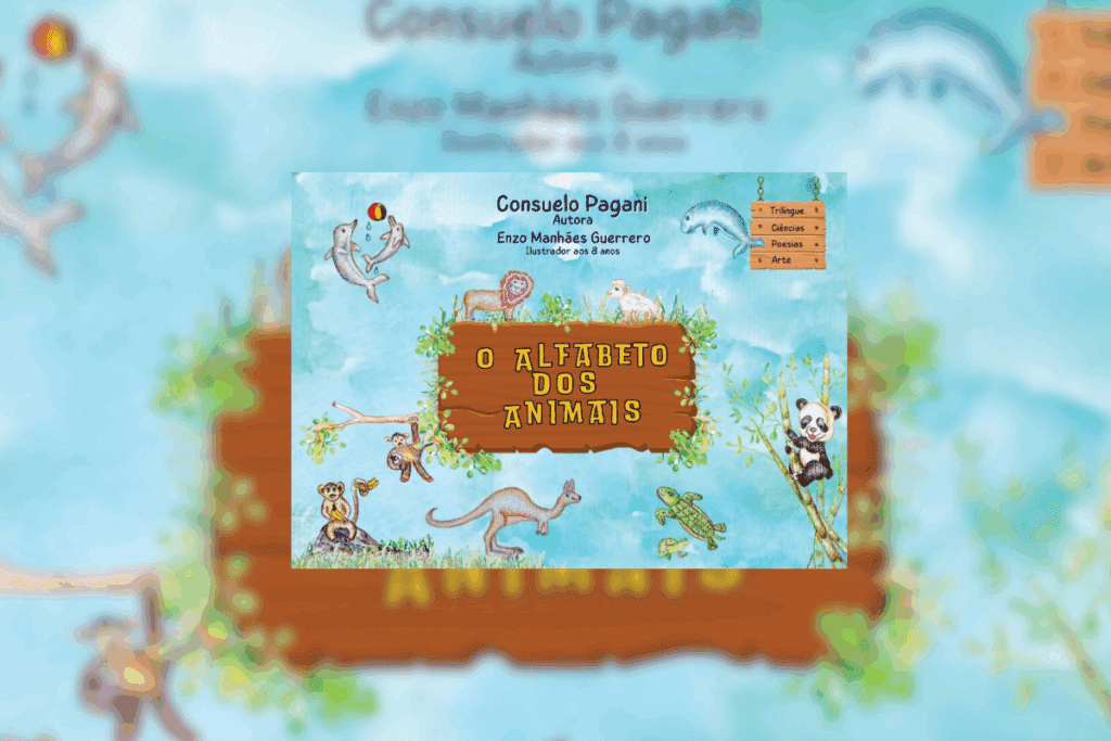 Capa do livro “O alfabeto dos animais”, de Consuelo Pagani, com placa de madeira e desenhos de leão, ovelha, golfinhos, macacos, canguru, tartaruga e panda sobre fundo azul em aquarela