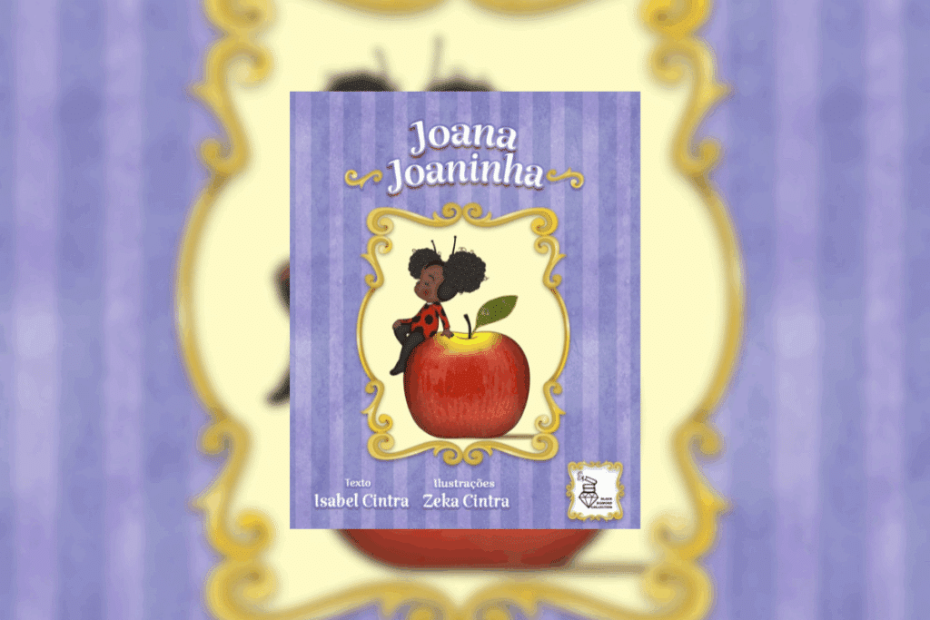Capa do livro “Joana Joaninha”, de Isabel Cintra, com uma menina negra vestida de joaninha sentada sobre uma maçã vermelha, dentro de uma moldura dourada em fundo lilás listrado