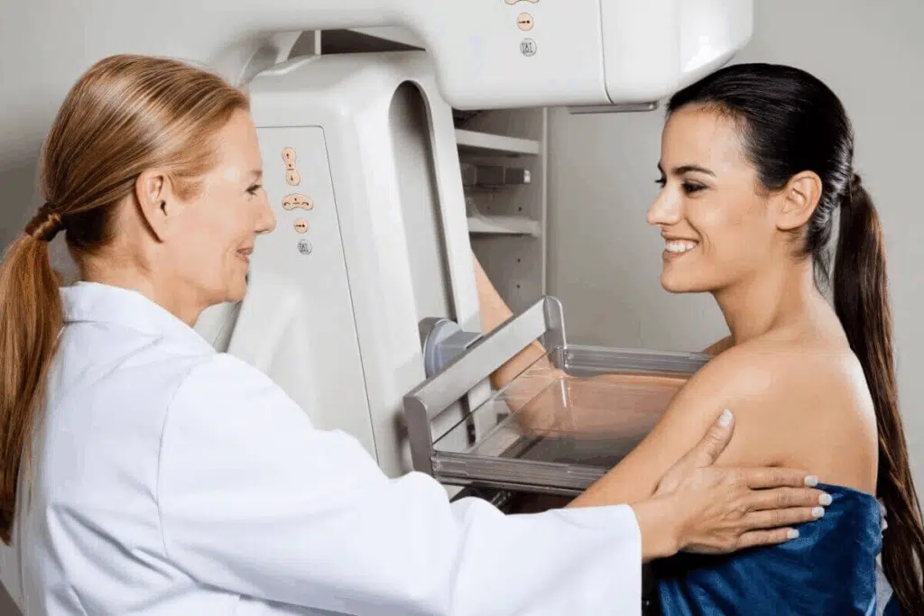 Mamas densas: entenda como essa característica impacta o diagnóstico do câncer de mama por meio da mamografia