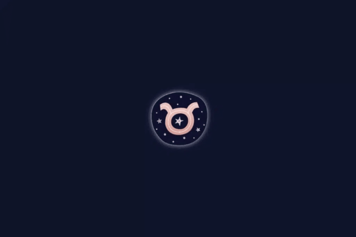 Ilustração do símbolo astrológico do signo de Touro em tom de rosa-claro, representado por um círculo com dois chifres curvados para cima. O desenho está centralizado em um círculo decorado com pequenas estrelas brancas, sobre um fundo azul-marinho escuro.